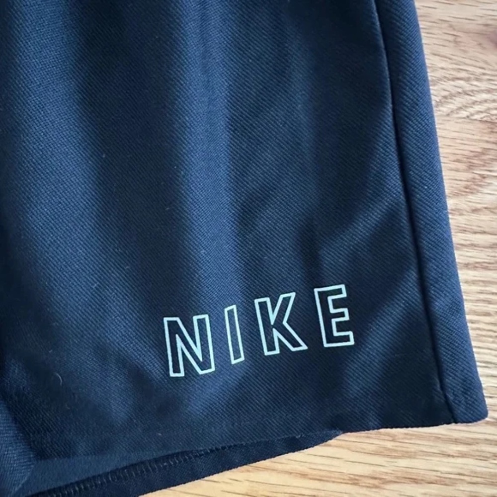 Nike Girls Dri-Fit Gym Shorts (L) - Picture 4 of 9